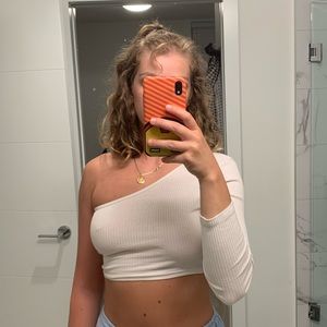 One shoulder long sleeve crop